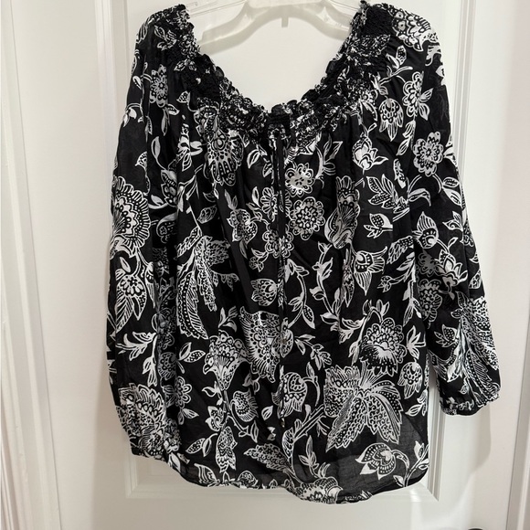 Tops - Black and White Floral Women's Top